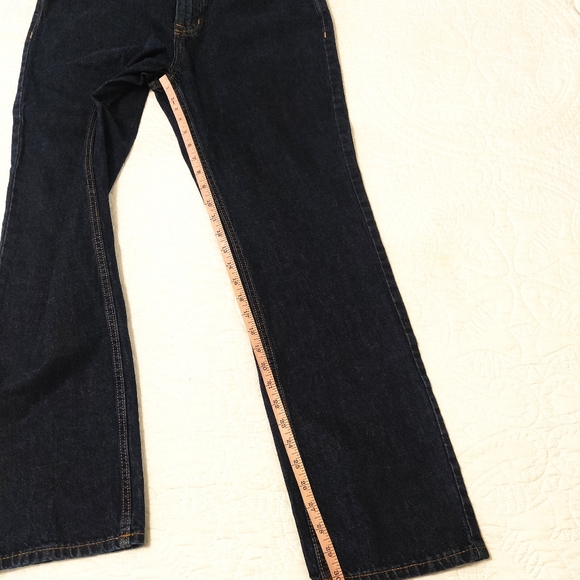 Old Navy 34X32 blue jeans. - Picture 3 of 6